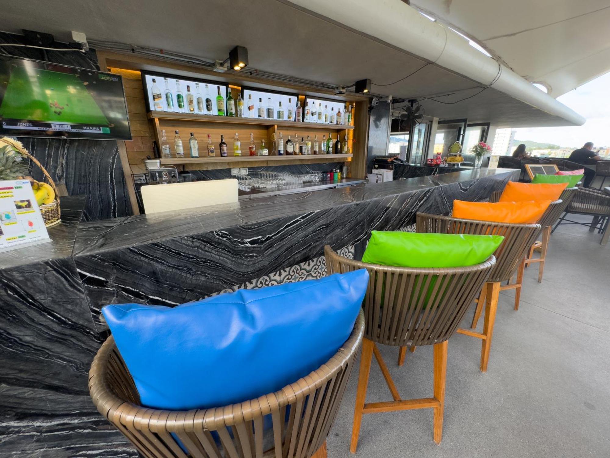 מלון Journeyhub Phuket Patong מראה חיצוני תמונה